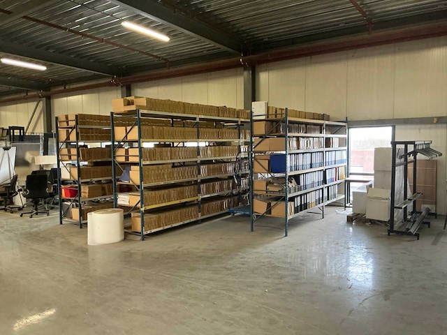 Legbordstellingen, kantoorinventaris en diversen - afbeelding 3 van  53