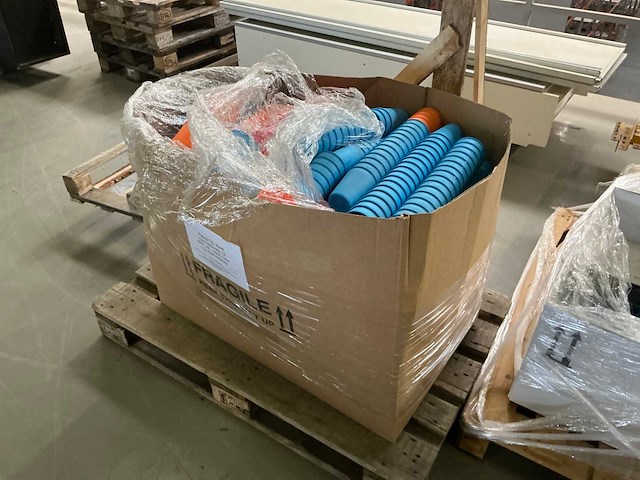 Legbordstellingen, kantoorinventaris en diversen - afbeelding 5 van  53