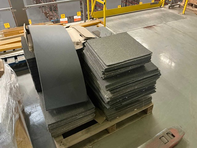 Legbordstellingen, kantoorinventaris en diversen - afbeelding 7 van  53