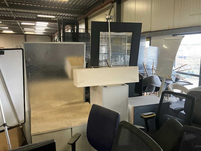 Legbordstellingen, kantoorinventaris en diversen - afbeelding 10 van  53