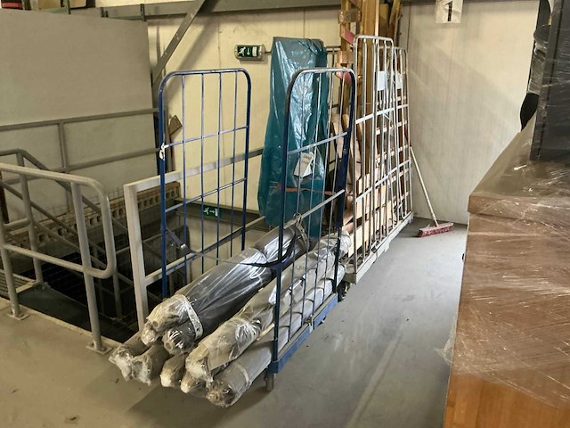 Legbordstellingen, kantoorinventaris en diversen - afbeelding 16 van  53