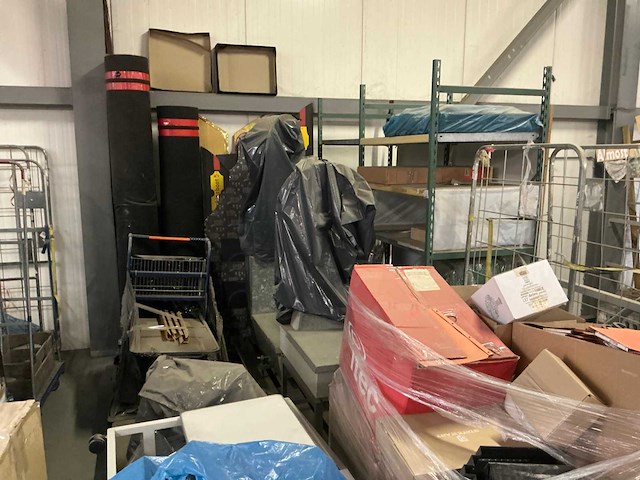 Legbordstellingen, kantoorinventaris en diversen - afbeelding 18 van  53