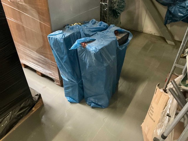 Legbordstellingen, kantoorinventaris en diversen - afbeelding 22 van  53