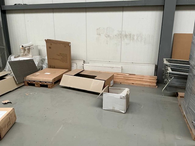 Legbordstellingen, kantoorinventaris en diversen - afbeelding 29 van  53