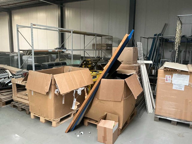 Legbordstellingen, kantoorinventaris en diversen - afbeelding 33 van  53