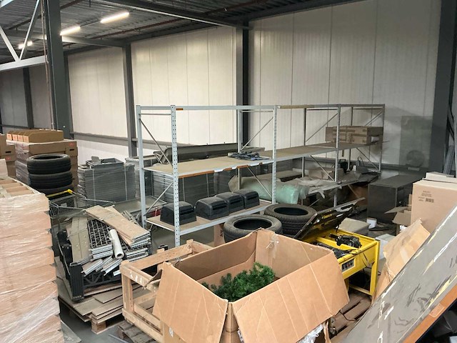 Legbordstellingen, kantoorinventaris en diversen - afbeelding 35 van  53