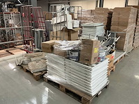 Legbordstellingen, kantoorinventaris en diversen - afbeelding 41 van  53