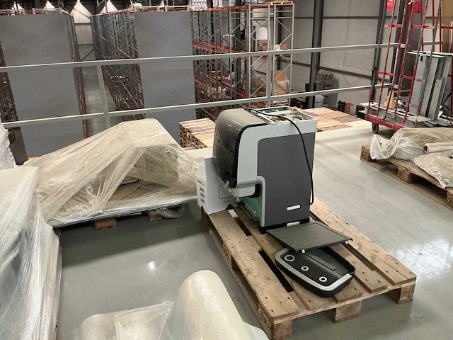 Legbordstellingen, kantoorinventaris en diversen - afbeelding 42 van  53