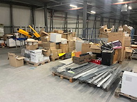 Legbordstellingen, kantoorinventaris en diversen - afbeelding 2 van  48