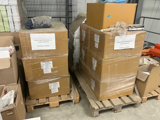 Legbordstellingen, kantoorinventaris en diversen - afbeelding 6 van  48