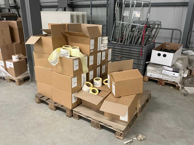 Legbordstellingen, kantoorinventaris en diversen - afbeelding 10 van  48