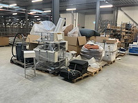 Legbordstellingen, kantoorinventaris en diversen - afbeelding 1 van  48