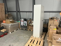 Legbordstellingen, kantoorinventaris en diversen - afbeelding 20 van  48