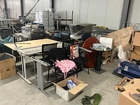 Legbordstellingen, kantoorinventaris en diversen - afbeelding 24 van  48