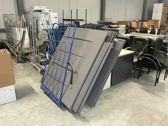 Legbordstellingen, kantoorinventaris en diversen - afbeelding 26 van  48