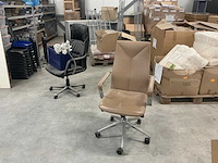 Legbordstellingen, kantoorinventaris en diversen - afbeelding 31 van  48