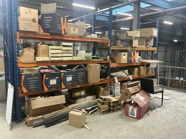 Legbordstellingen, kantoorinventaris en diversen - afbeelding 46 van  48