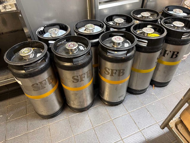 Lege bier fusten (11x) - afbeelding 2 van  2