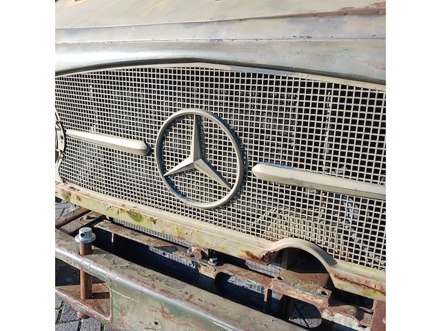 Leger voertuig unimog mercedes, 404 - afbeelding 44 van  52