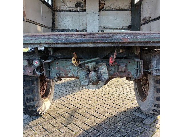 Leger voertuig unimog met opbouw mercedes, 404 - afbeelding 28 van  53