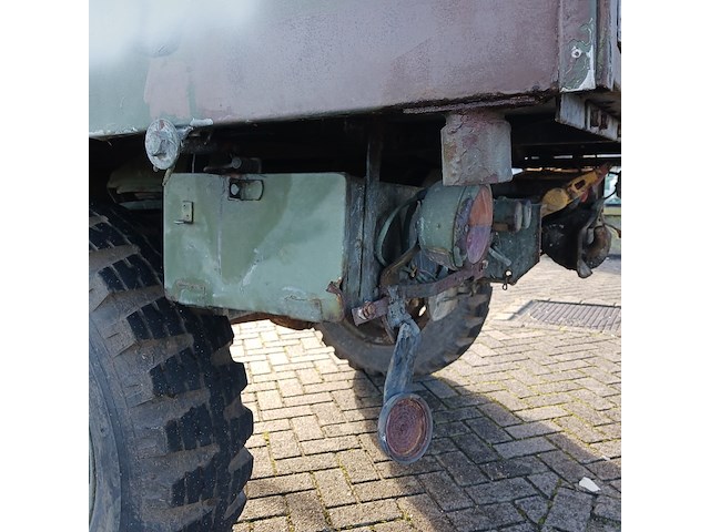 Leger voertuig unimog met opbouw mercedes, 404 - afbeelding 29 van  53