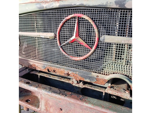 Leger voertuig unimog met opbouw mercedes, 404 - afbeelding 47 van  53