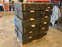Legerkist - wapens munitiekist - overige legeruitrusting (12x) - afbeelding 1 van  11