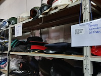 Legerkisten, beroepsschoenen/petten, helmen - afbeelding 4 van  9