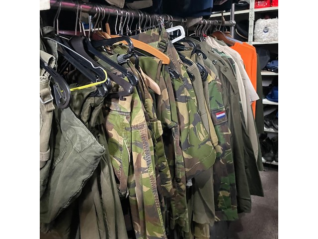 Legerkleding authentiek + accessoires - afbeelding 1 van  2