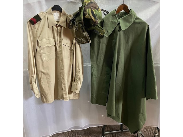 Legerkleding authentiek + accessoires - afbeelding 2 van  2
