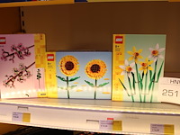 Lego bloemen cherry blossom, sunflower en daffodils. - afbeelding 1 van  1