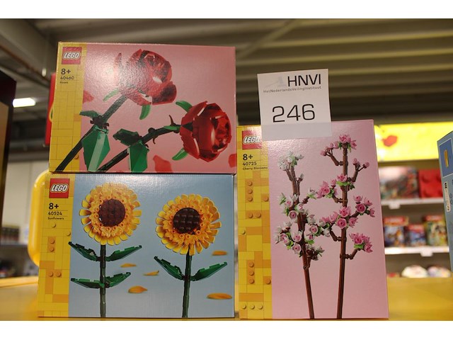 Lego bloemen cherry blossom, sunflower en roses. - afbeelding 1 van  1