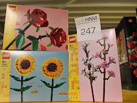 Lego bloemen cherry blossom, sunflower en roses. - afbeelding 1 van  1