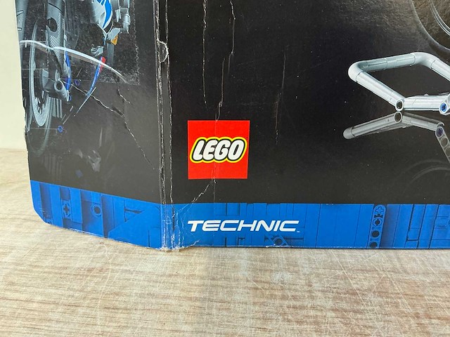 Lego bmw m1000 rr - afbeelding 2 van  7