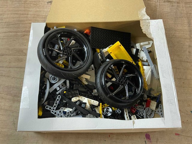 Lego bmw m1000 rr - afbeelding 7 van  7