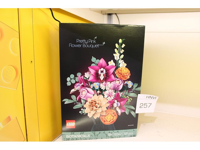 Lego botanicals pretty pink flower bouquet. - afbeelding 1 van  2