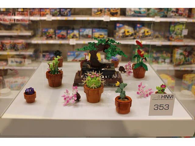 Lego botanicals showmodel in vitrine. let op; exclusief vitrine. - afbeelding 1 van  4