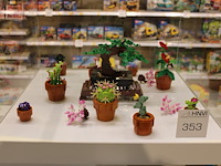 Lego botanicals showmodel in vitrine. let op; exclusief vitrine. - afbeelding 1 van  4