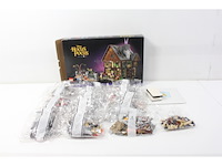 Lego disney hocus pocus: de sanderson sisters' cottage - afbeelding 2 van  3