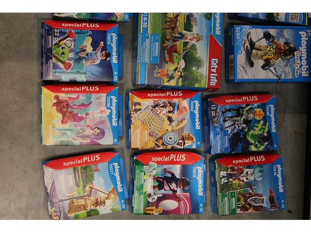 Lego figuurtjes achttien diverse soorten. - afbeelding 1 van  1