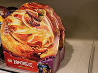 Lego ninjago op drie schappen, totaal 63 verpakkingen. - afbeelding 2 van  7