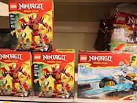 Lego ninjago op drie schappen, totaal 63 verpakkingen. - afbeelding 4 van  7