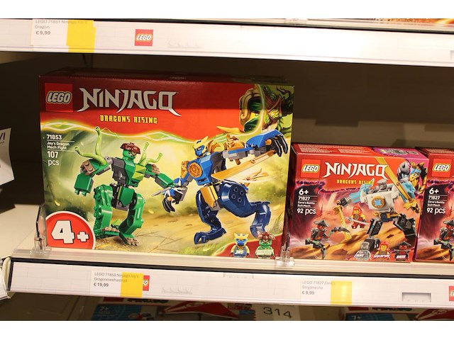 Lego ninjago op drie schappen, totaal 63 verpakkingen. - afbeelding 6 van  7