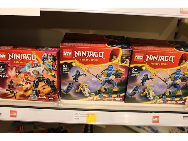 Lego ninjago op drie schappen, totaal 63 verpakkingen. - afbeelding 7 van  7