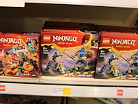 Lego ninjago op drie schappen, totaal 63 verpakkingen. - afbeelding 7 van  7