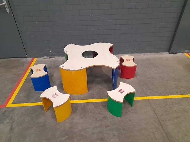 Lego speeltafel + 4 zitjes - afbeelding 4 van  4
