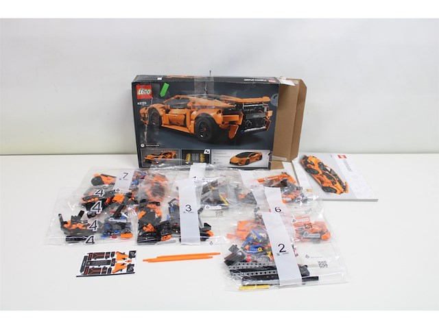 Lego technic lamborghini huracn tecnica 42196 - afbeelding 5 van  6