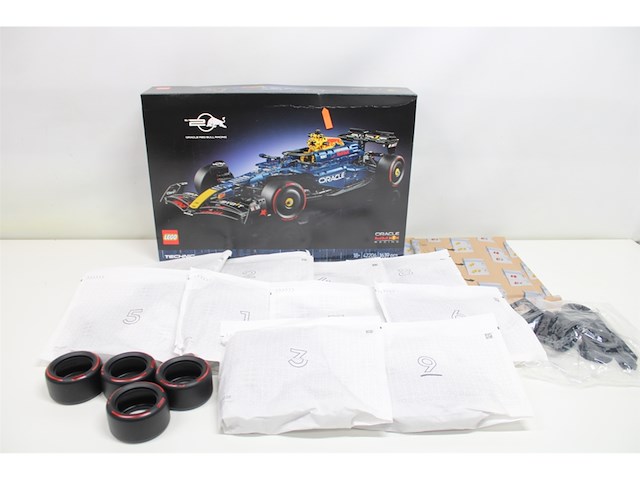 Lego technic oracle red bull racing rb20 f1 auto - afbeelding 5 van  6