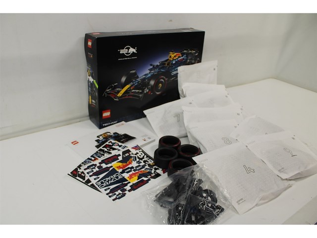 Lego technic oracle red bull racing rb20 f1 auto - afbeelding 5 van  6