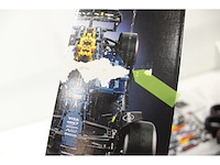 Lego technic oracle red bull racing rb20 f1 auto - afbeelding 6 van  6